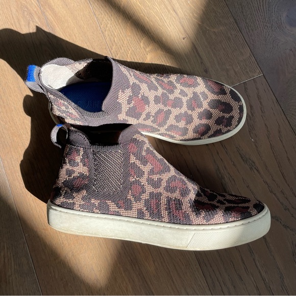 Rothys Chelsea Sneaker - Retired Print! - Picture 2 of 3